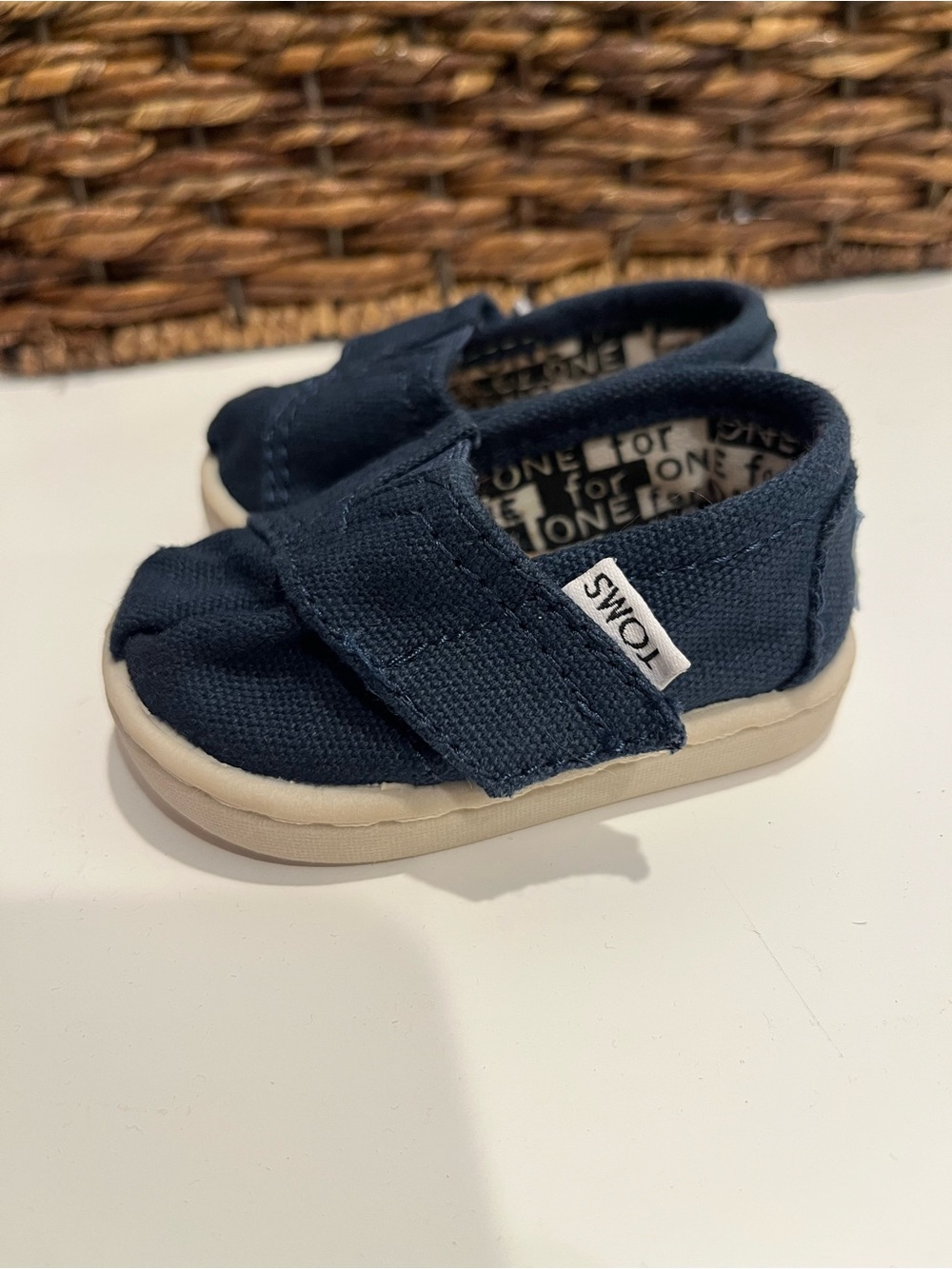 TOMS Adorable Navy Canvas Baby/Toddler Slip-On Shoes Size 2T EUC